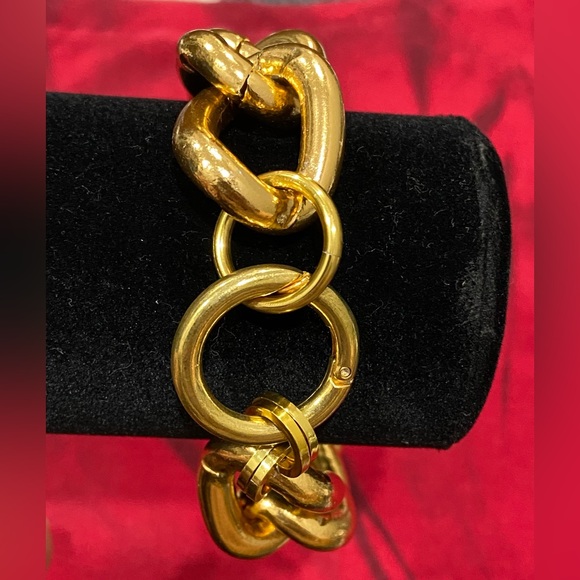 MASSIVE Golden Curb Bracelet - Picture 6 of 8